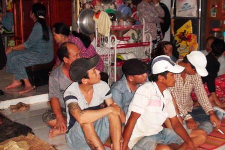 Phá sòng bạc ven đô, phát hiện 12 con bạc đang say sưa sát phạt