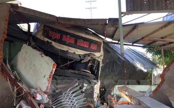Xe rơmoóc đâm sập 3 ngôi nhà, 1 người tử vong tại chỗ