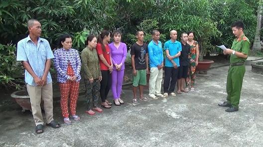 Bắt quả tang hàng chục con bạc đang say sưa sát phạt trong chòi lá