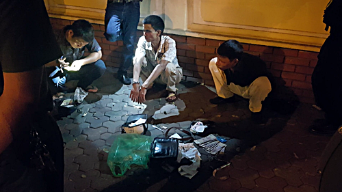 Hà Nội: 141 bắt giữ hai đối tượng giấu heroin trong gói thuốc lào