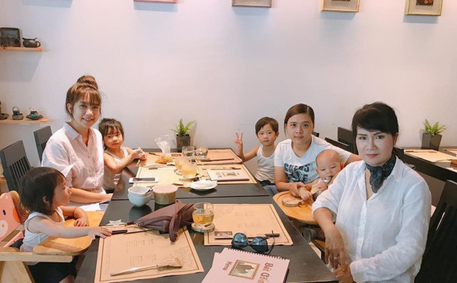 Mẹ vợ của Lý Hải trẻ đẹp khiến nhiều người lầm tưởng là chị gái Minh Hà