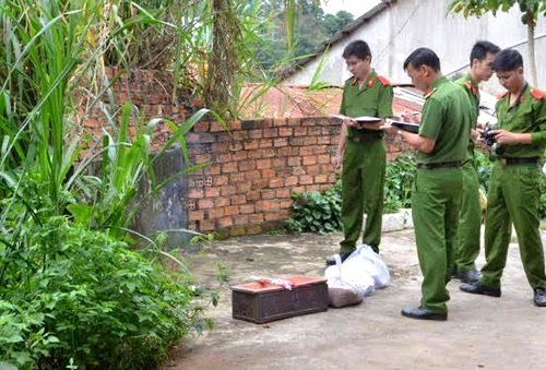 Thi thể bé gái 6 tháng tuổi bị bỏ rơi nhiều ngày ven đường