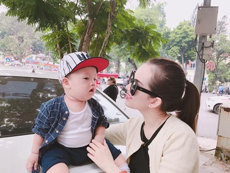 Cuộc sống hạnh phúc của Ly Kute và con trai dù không có Mạc Hồng Quân
