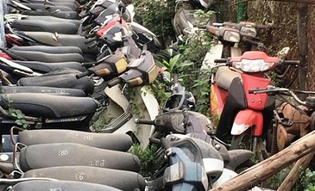 Đem xe vi phạm đi bán ve chai, trưởng công an xã bị đình chỉ công tác