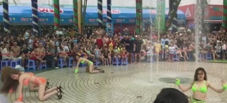 Tin tức mới nhất vụ vũ công mặc bikini, múa phản cảm trước hàng trăm trẻ em