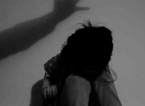 Tạm giữ nam thanh niên nghi hãm hại 3 bé gái