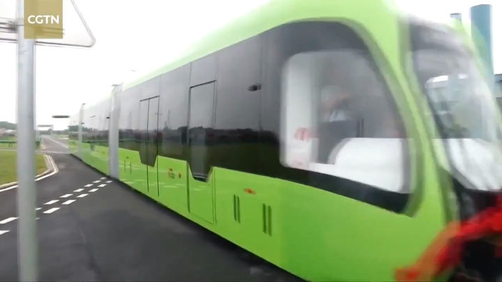 Trung Quốc giới thiệu tàu chạy đường ray ảo đầu tiên trên thế giới