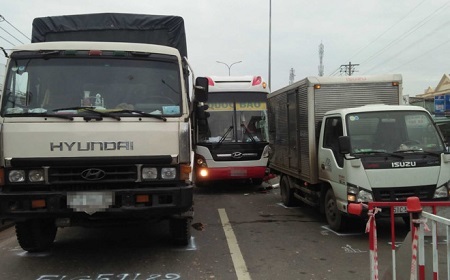 Tai nạn liên hoàn, nhiều trẻ em khóc thét hoảng loạn