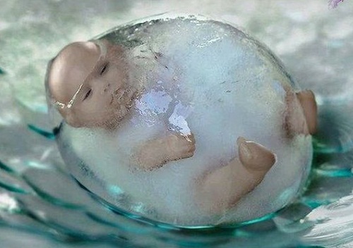 Em bé “già” nhất thế giới chào từ tinh trùng được ủ đông lạnh suốt 23 năm