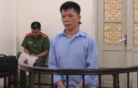 Kẻ vận chuyển 1 bánh heroin xin nhận án tử hình để... vợ con bớt khổ