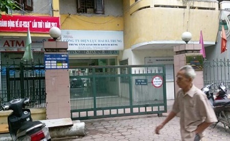 Đình chỉ nhân viên điện lực lăng mạ, dọa đánh khách hàng