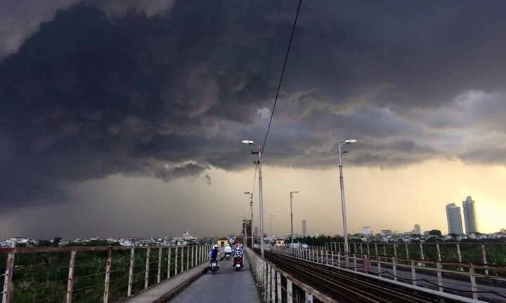 Đêm nay, Hà Nội mưa to, dông lốc