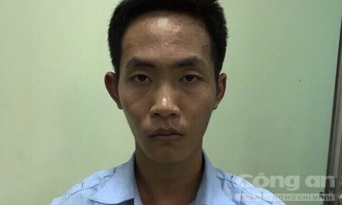 Gã bảo vệ rủ bé gái đi chơi rồi đưa đến miếu hoang để giở trò đồi bại