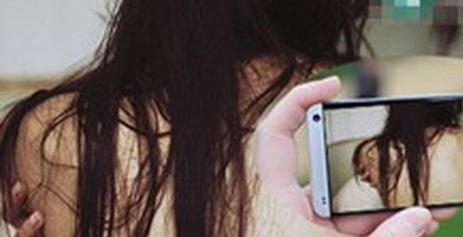 Khởi tố thanh niên quay clip thiếu nữ tắm rồi dọa tung lên mạng để tống tiền