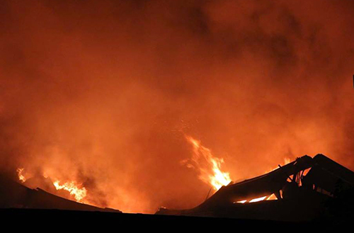 Kho hàng rộng 5.000 m2 trong cảng Sài Gòn bốc cháy dữ dội