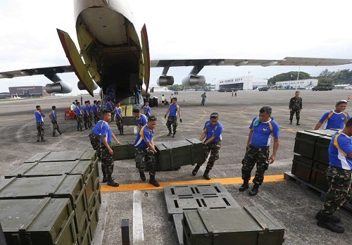 Trung Quốc gửi tặng hàng nghìn khẩu súng cho Philippines