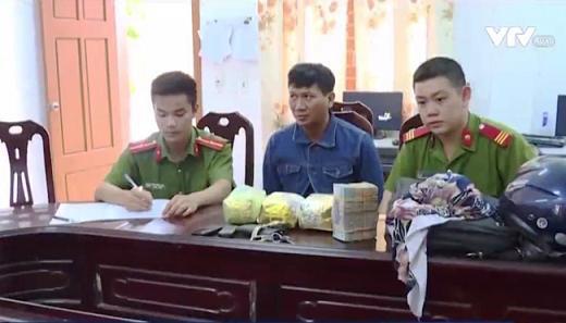 Bắt giữ đối tượng vận chuyển trái phép 3 kg ma túy đá