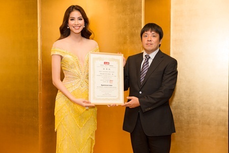 Phạm Hương rạng rỡ trong ngày được bổ nhiệm làm đại sứ Nhật ngữ