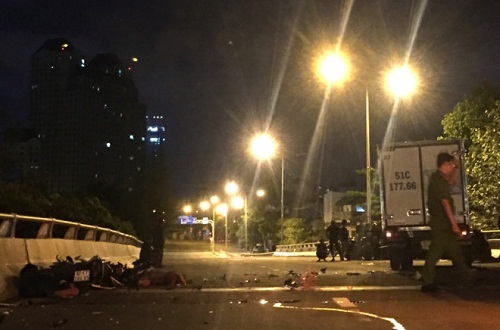 Chạy xe ngược chiều hai thanh niên bị xe tải đâm tử vong