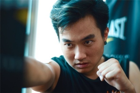 Người nổi tiếng gây lộn, chửi thề nơi công cộng: Một phút nóng giận, chịu