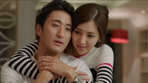 Nghe lời vợ hai, chồng đuổi con gái ra đường ngay khi vợ cả vừa mất