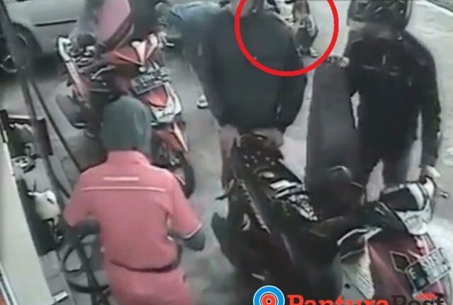 Bố mẹ mải đổ xăng, con ngồi chờ thì bất ngờ bị ô tô đi sau chèn qua người