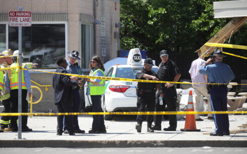 Taxi Mỹ đâm vào đám đông trước ngày quốc khánh, 10 người trọng thương