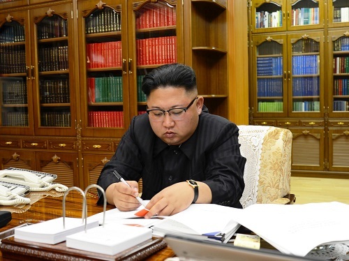 Ông Kim Jong-un “tặng quà giúp Mỹ bớt chán