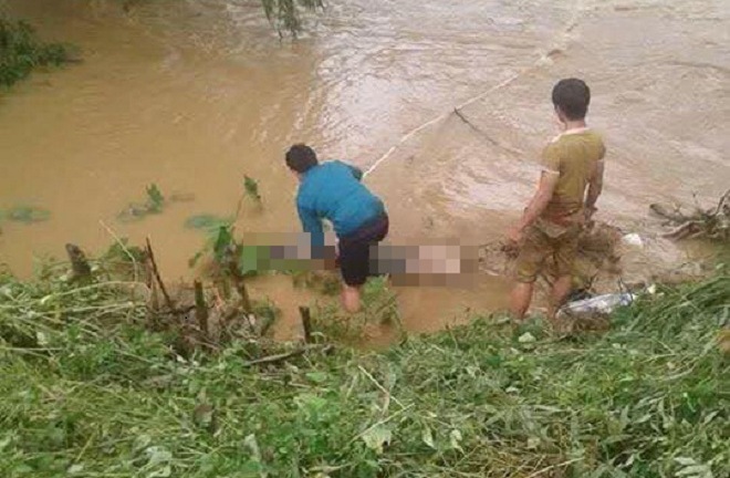 4 thành viên trong một gia đình bị lũ cuốn, 3 người tử vong, 1 người mất tích