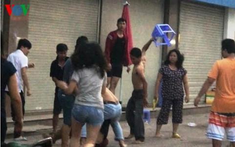 Đánh người trọng thương chỉ vì nhắc đi vệ sinh không đúng chỗ