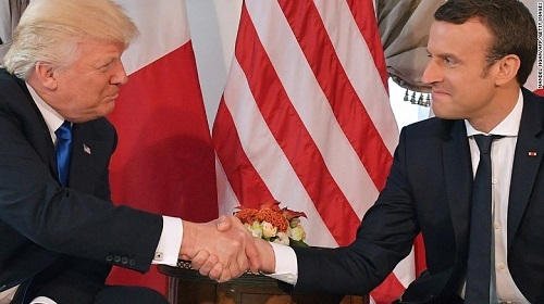 Tổng thống Pháp mời ông Trump dùng bữa tối với tôm hùm trên tháp Eiffel