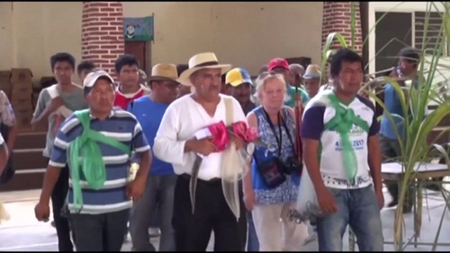 Kì lạ phong tục làm đám cưới để cầu may: Chú rể là thị trưởng còn 