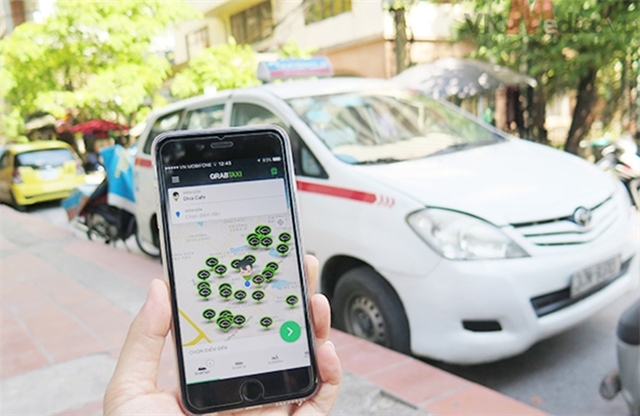 Taxi truyền thống bị thanh tra thuế cùng Grab, Uber
