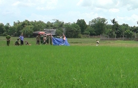 Phát hiện thi thể 2 bé trai ôm nhau dưới ruộng lúa sau 1 ngày mất tích