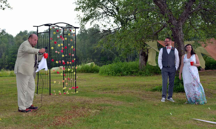 Vừa khen con rể may mắn cưới được con gái, ông bố bị sét đánh trúng