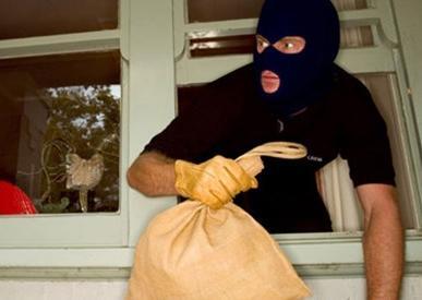 Mắc võng trong nhà bạn chờ trộm hơn 20 lượng vàng