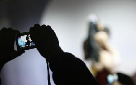 Nhóm người quay clip cụ ông 77 tuổi đang