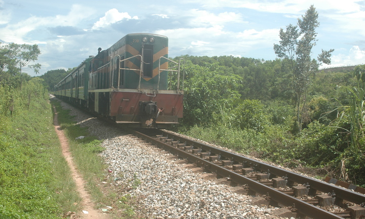 Cách chức trưởng ga vì để hai tàu suýt đâm nhau