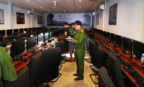 Ghen tuông, thiếu niên 15 tuổi sát hại bạn tại tiệm Internet