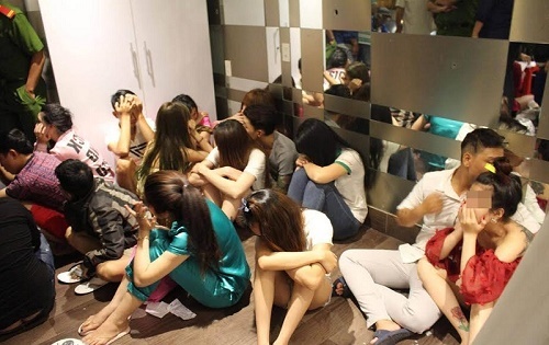 Bắt quả tang hơn 100 dân chơi 