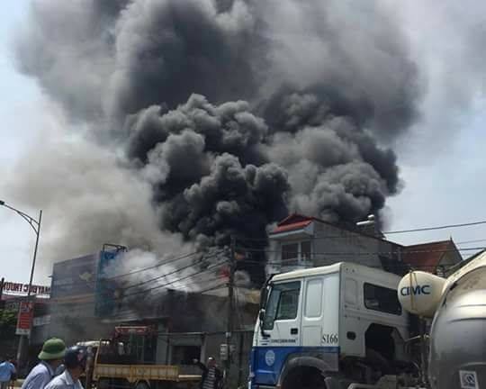 Hiện trường vụ cháy xưởng sản xuất bánh khiến 8 người chết