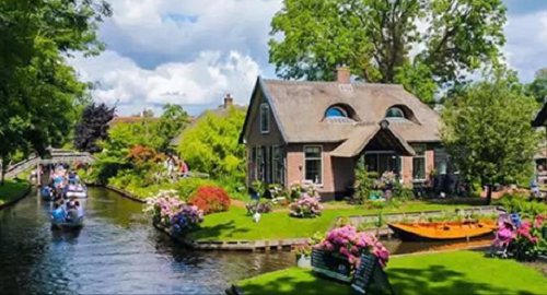 Độc đáo thị trấn 700 năm không sửa đường, không mua ô tô