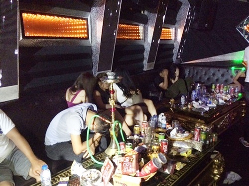 Đột kích khách sạn, phát hiện 64 thanh niên đang 