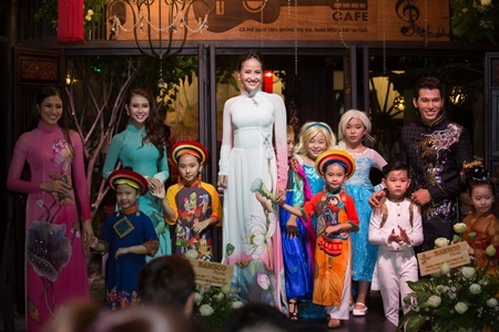 Top 3 Hoa khôi du lịch, Lan Khuê, Ngọc Tình diễn thời trang cùng mẫu nhí