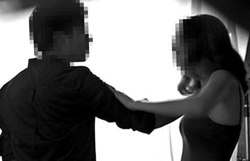 Rủ gái bán dâm vào nhà nghỉ rồi khống chế cướp tài sản