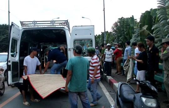 Điều tra nguyên nhân nam thanh niên chết bất thường trên đường