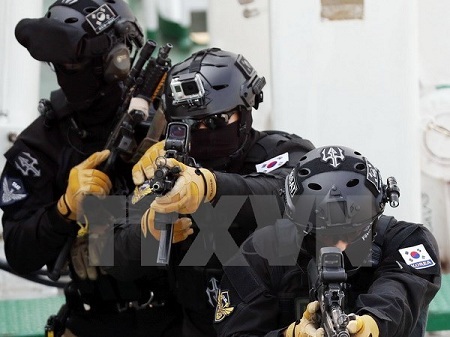 Giữa căng thẳng, lính thủy đánh bộ Hàn Quốc tập trận gần biên giới