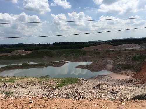 Chí Linh: Khai thác đất sét hàng chục năm không hoàn thổ vẫn xin mở rộng tận thu khoáng sản