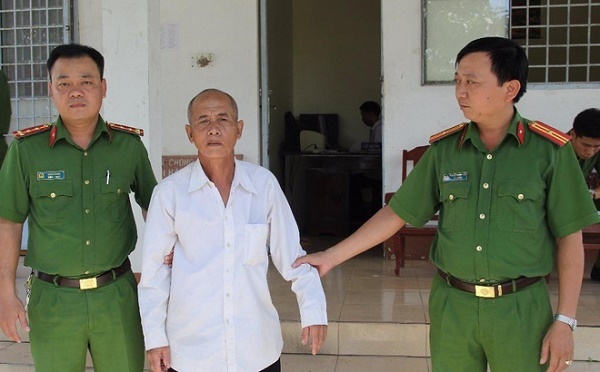 Giở trò đồi bại với hai bé gái, cụ ông 73 tuổi bị bắt giam