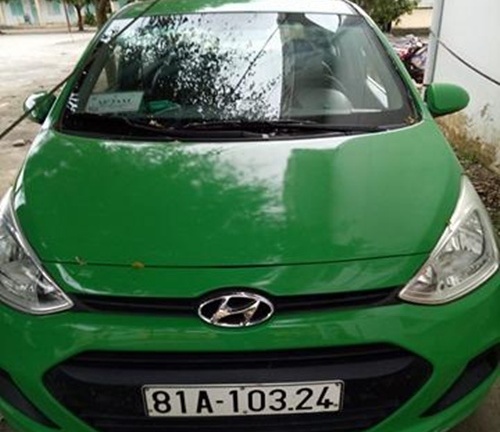 Nhóm thanh niên uy hiếp, dùng đá đập đầu tài xế để cướp taxi